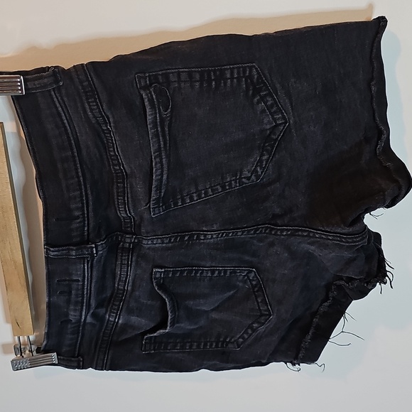 Hollister Size 8 Faded Black High Rise Jean Shorts - Picture 4 of 8